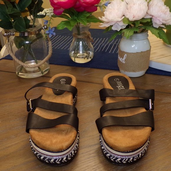 Rouge Helium Womens Sandals - USED - Picture 2 of 4